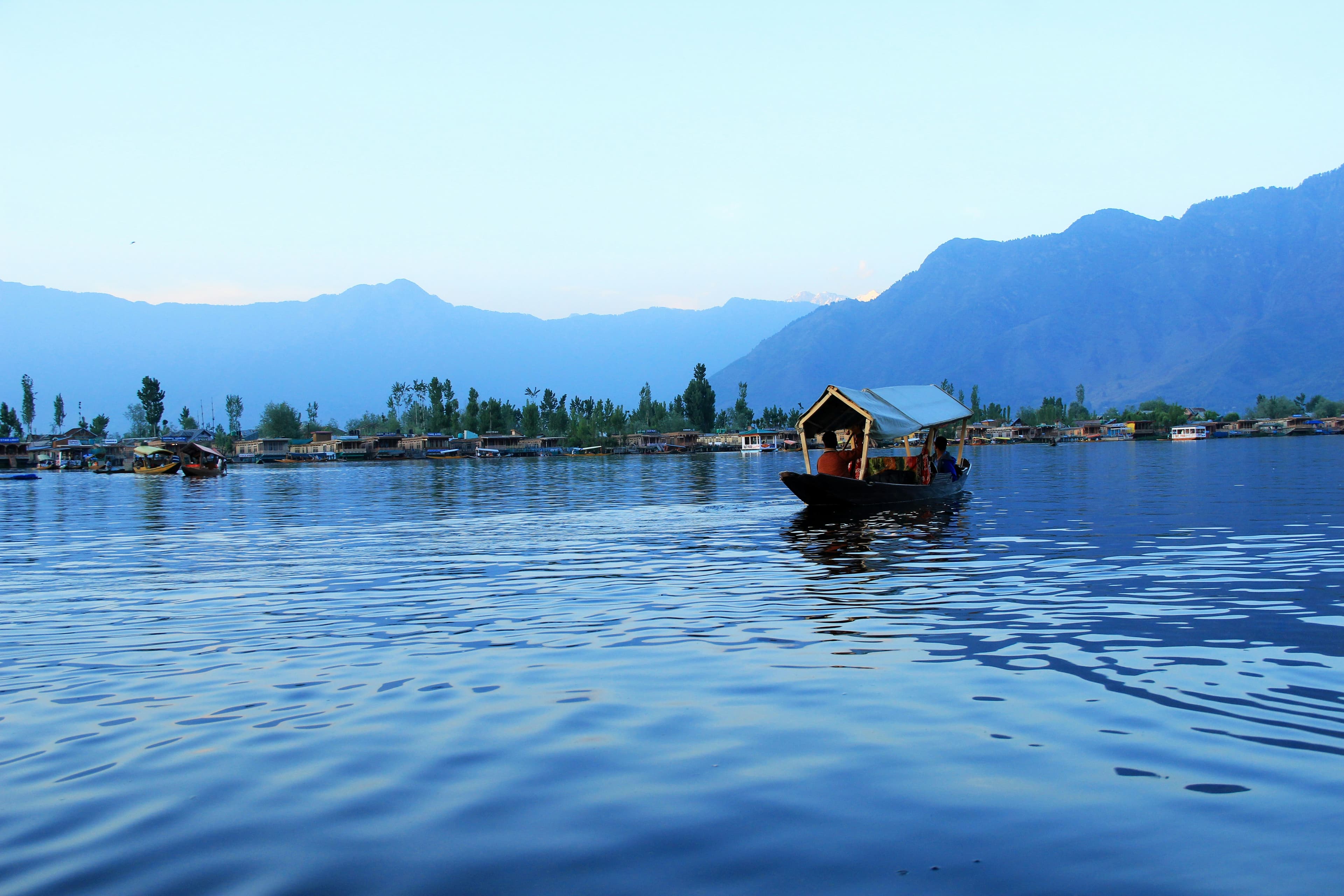 Shikara Ride (Dal Lake)