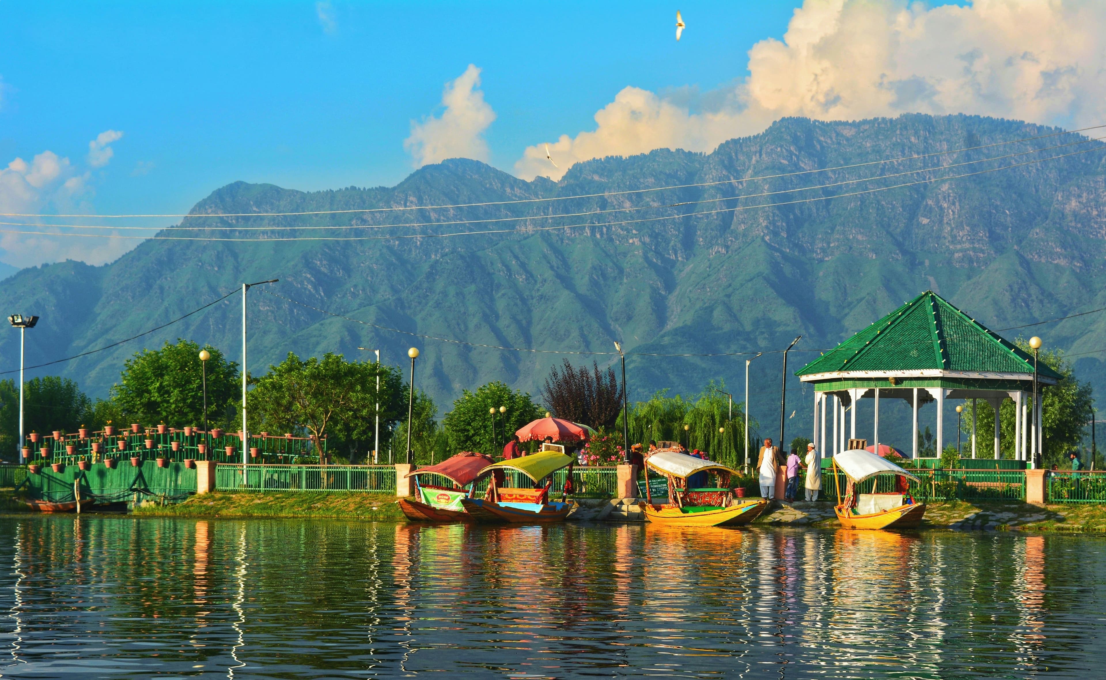 Iconic places to visit in Kashmir and Ladakh