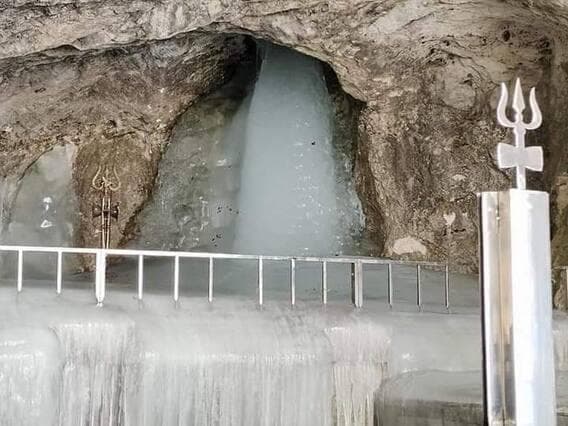 Amarnath Yatra 2026 guide featuring the Holy Amarnath Cave, Ice Shivling, registration, routes, and pilgrimage information.